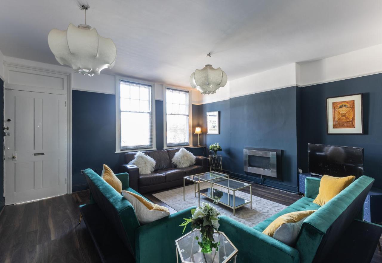 Boutique Family Apartment In Celebrity Village. Barnt Green Exterior photo